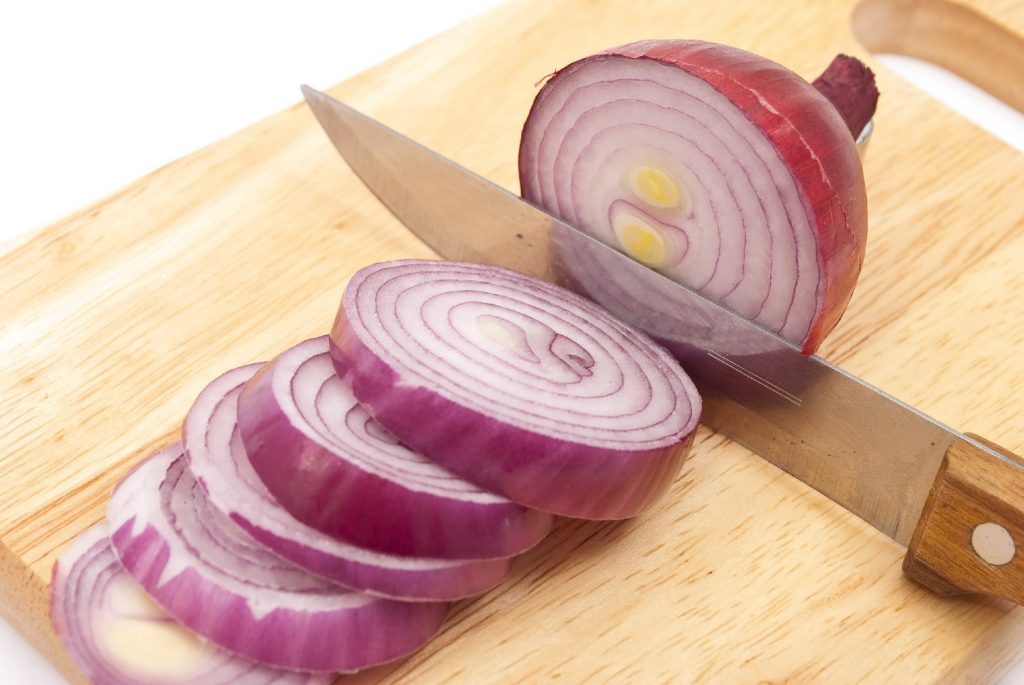 How to Store a Cut Onion (100 No Smell) These Methods Work!